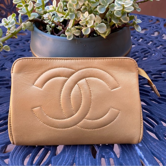 SOLD Chanel Gold Lambskin Timeless CC Cosmetic Pouch - Picture 3 of 11